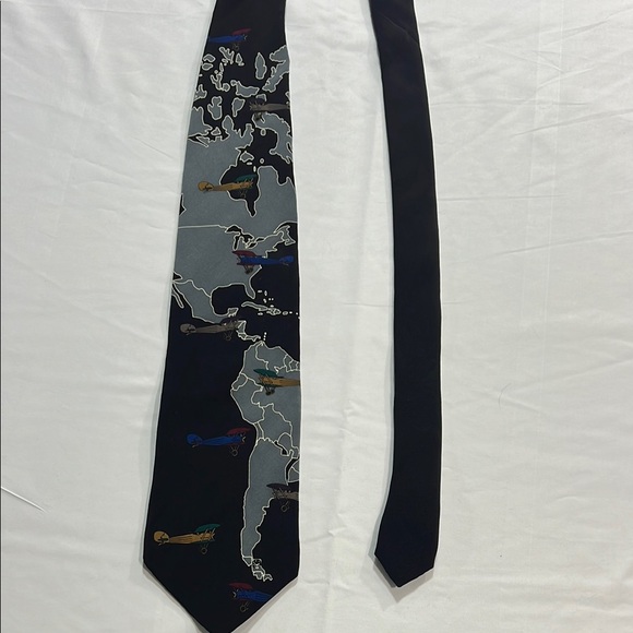 Vicky Davis Other - Vicky Davis 100% silk tie
